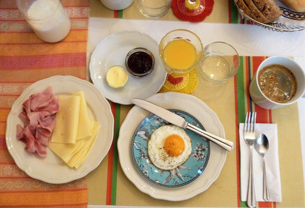 Family Hotel Okor Ngoại thất bức ảnh